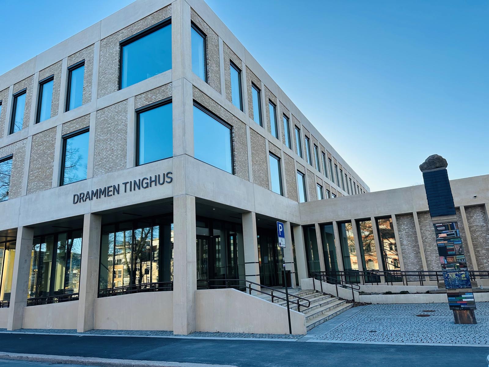 fasaden på Drammen Tinghus